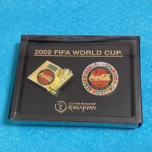 コカ・コーラ(コカコーラ)のFIFA WORLD CUP 2002 ピンズ　コカ・コーラ　非売品 スポーツ/アウトドアのサッカー/フットサル(記念品/関連グッズ)の商品写真