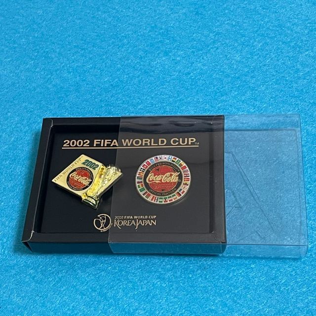 コカ・コーラ(コカコーラ)のFIFA WORLD CUP 2002 ピンズ　コカ・コーラ　非売品 スポーツ/アウトドアのサッカー/フットサル(記念品/関連グッズ)の商品写真