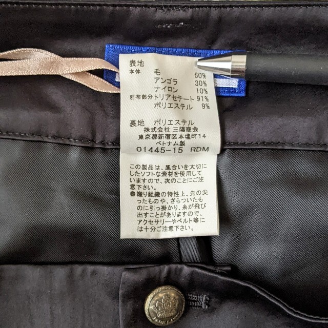 BURBERRY BLUE LABEL(バーバリーブルーレーベル)の【美品】BURBERRY　ウールショートパンツ　ブラック　サテン　38 レディースのパンツ(ショートパンツ)の商品写真