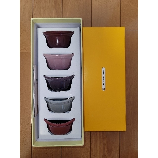 LE CREUSET(ルクルーゼ)の❇️廃盤・レア商品❇️ル・クルーゼ　メゾンドパリ　5組セット インテリア/住まい/日用品のキッチン/食器(食器)の商品写真