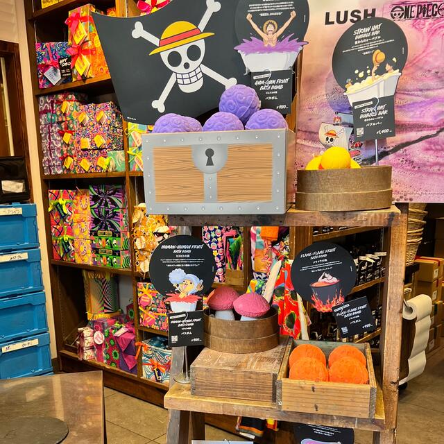 LUSH(ラッシュ)の《ラクマ最安値‼︎》LUSH ワンピース バスボム ラッシュ コンプリート コスメ/美容のボディケア(入浴剤/バスソルト)の商品写真