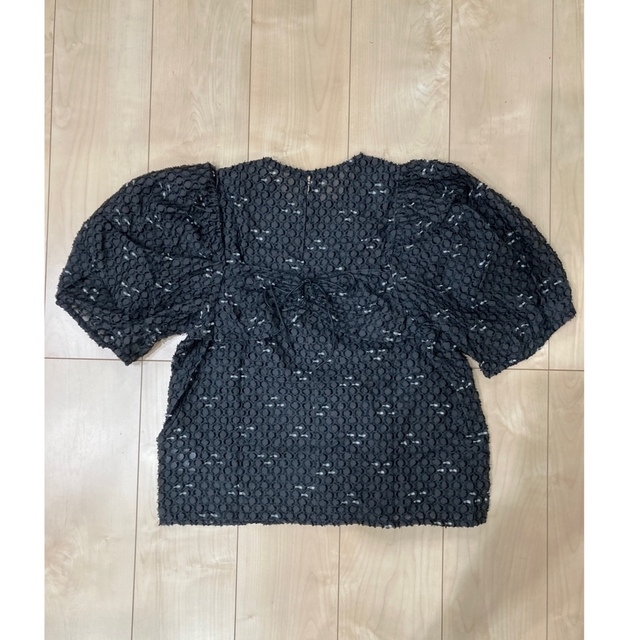 COEL ジャガードパフスリーブブラウス レディースのトップス(シャツ/ブラウス(半袖/袖なし))の商品写真