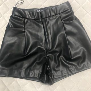 ザラ(ZARA)のレザーショートパンツ(ショートパンツ)