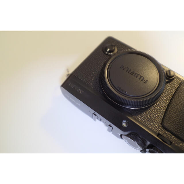 富士フイルム(フジフイルム)の良品　X-E3ブラック　ボディ スマホ/家電/カメラのカメラ(ミラーレス一眼)の商品写真