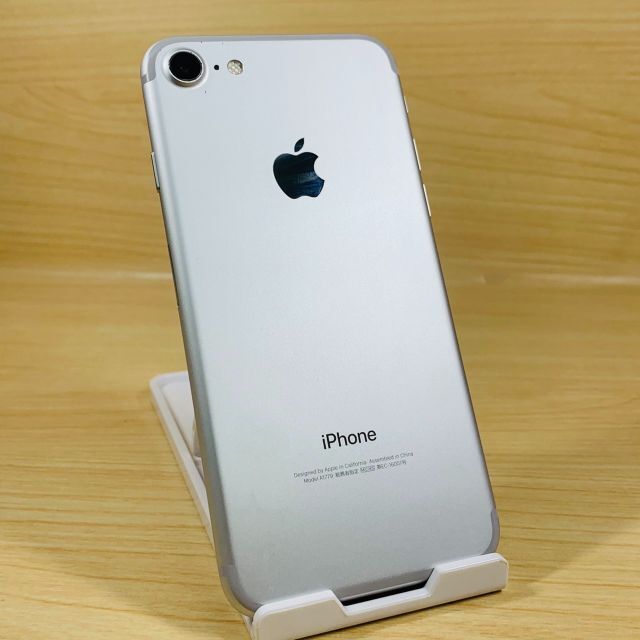 Apple(アップル)のSimﾌﾘｰ iPhone7 32GB BL100% P13 スマホ/家電/カメラのスマートフォン/携帯電話(スマートフォン本体)の商品写真