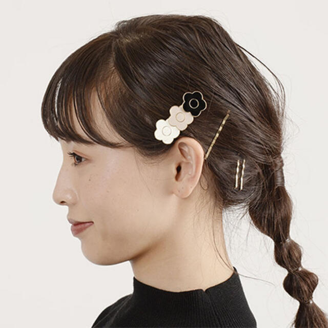 MARY QUANT(マリークワント)のマリークワント　デイジー　ヘアクリップ　黒 レディースのヘアアクセサリー(バレッタ/ヘアクリップ)の商品写真