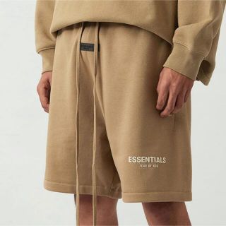 フィアオブゴッド(FEAR OF GOD)の【NEW】人気カラー！エッセンシャルズ/スウェット/ショートパンツ【XS】オーク(ショートパンツ)