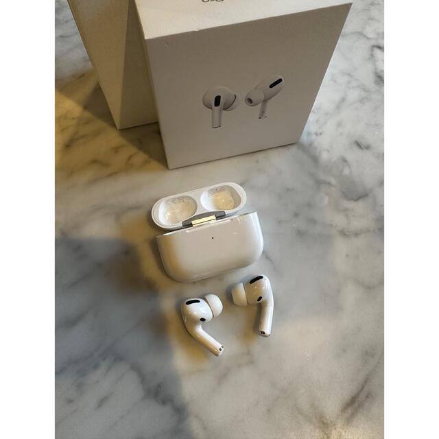 Apple(アップル)のAirPods Pro MWP22J/A スマホ/家電/カメラのオーディオ機器(ヘッドフォン/イヤフォン)の商品写真