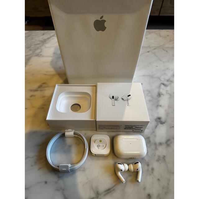 Apple(アップル)のAirPods Pro MWP22J/A スマホ/家電/カメラのオーディオ機器(ヘッドフォン/イヤフォン)の商品写真