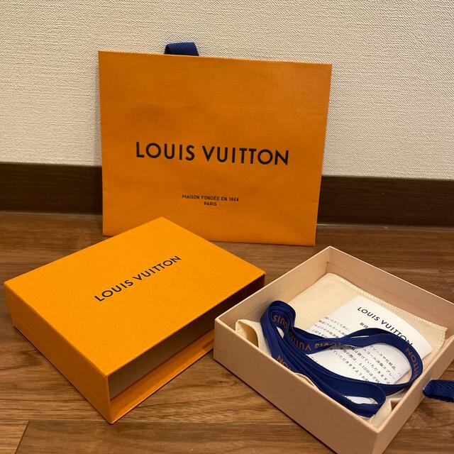 LOUIS VUITTON(ルイヴィトン)のルイヴィトン　ショップ袋　箱　リボン レディースのバッグ(ショップ袋)の商品写真
