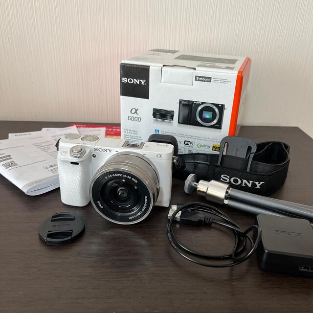 SONY  デジタル一眼カメラ α6000 ミラーレス一眼カメラ ILCE-60