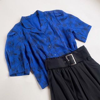 サンタモニカ(Santa Monica)のused レトロ 青 フラワー ブラウス 古着 ヴィンテージ vintage(シャツ/ブラウス(半袖/袖なし))