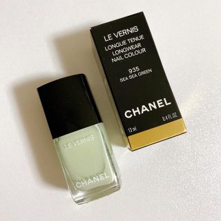 シャネル(CHANEL)のCHANEL シャネル ヴェルニロングトゥニュ ネイル 935 シーシーグリーン(マニキュア)