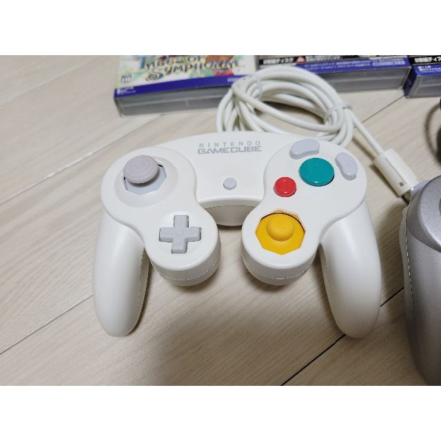 任天堂(ニンテンドウ)のけい様専用　任天堂　ゲームキューブ　コントローラー　ソフト3種 エンタメ/ホビーのゲームソフト/ゲーム機本体(その他)の商品写真