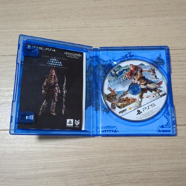 PlayStation(プレイステーション)の[早期購入特典付]Horizon Forbidden West PS5 エンタメ/ホビーのゲームソフト/ゲーム機本体(家庭用ゲームソフト)の商品写真