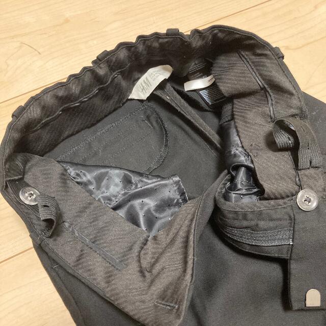 H&M(エイチアンドエム)のブラックスーツ ズボン130 キッズ/ベビー/マタニティのキッズ服男の子用(90cm~)(ドレス/フォーマル)の商品写真