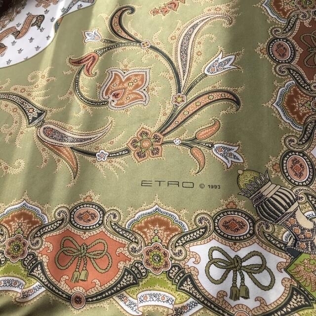 ETRO(エトロ)のetro　1993　大判スカーフ　スクエア90×90　ペイズリー　シルク100% メンズのファッション小物(バンダナ/スカーフ)の商品写真