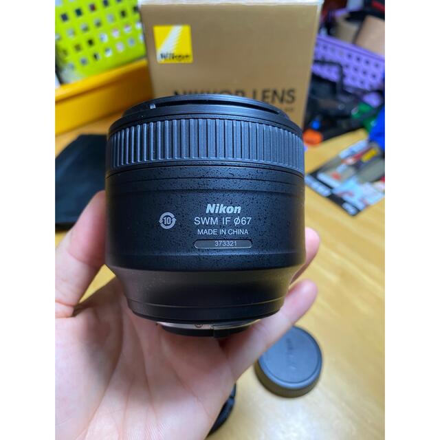 Nikon(ニコン)の美品 Nikon AF-S NIKKOR 85mm f/1.8G スマホ/家電/カメラのカメラ(レンズ(単焦点))の商品写真