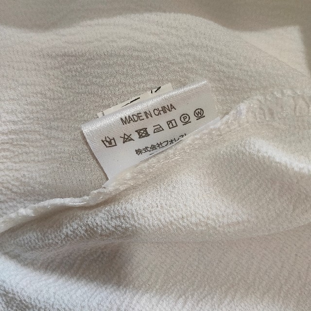 バックボタン フリルブラウス キッズ/ベビー/マタニティのベビー服(~85cm)(シャツ/カットソー)の商品写真