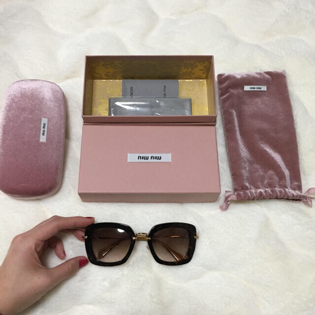 miumiu(ミュウミュウ)のmiumiu sunglasses. レディースのファッション小物(サングラス/メガネ)の商品写真