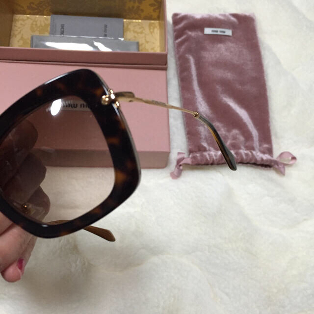 miumiu(ミュウミュウ)のmiumiu sunglasses. レディースのファッション小物(サングラス/メガネ)の商品写真