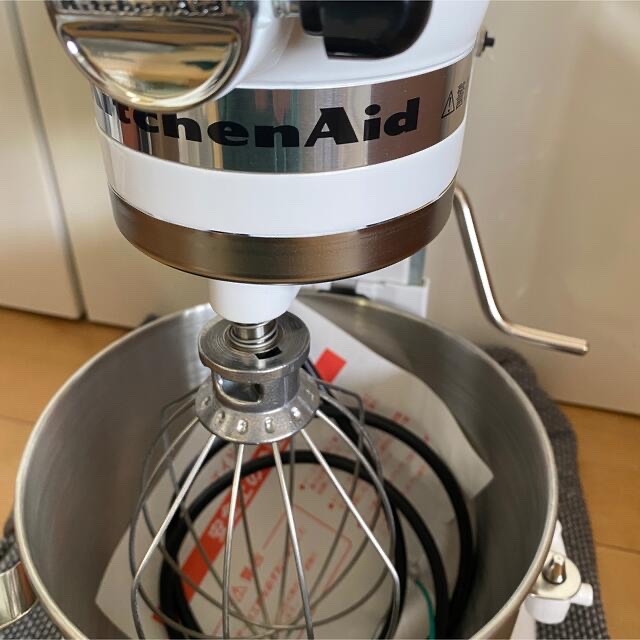 【未使用】KSM5WH ホワイト　kitchenaid  スタンドミキサー    スマホ/家電/カメラの調理家電(調理機器)の商品写真