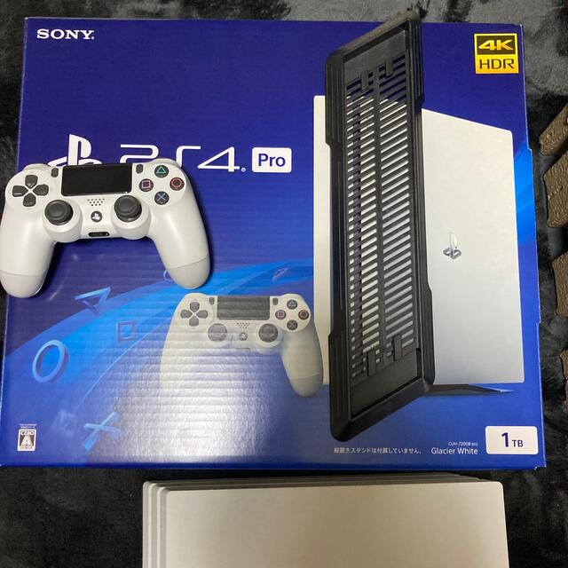 PlayStation4(プレイステーション4)のPS4Pro CUH-7200B エンタメ/ホビーのゲームソフト/ゲーム機本体(携帯用ゲーム機本体)の商品写真