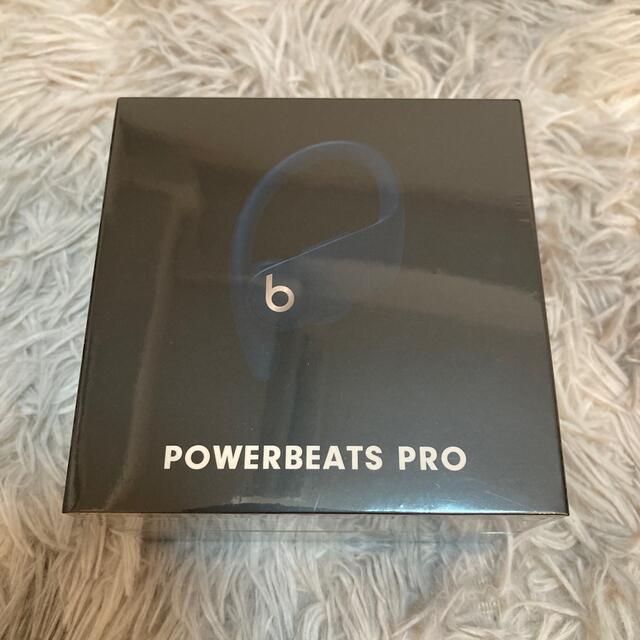 Beats(ビーツ)のパワービーツプロ　POWERBEATS PRO ネイビー　ワイヤレスイヤホン スマホ/家電/カメラのオーディオ機器(ヘッドフォン/イヤフォン)の商品写真