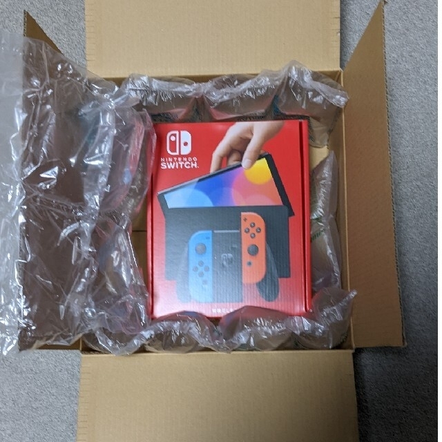 Nintendo Switch(ニンテンドースイッチ)の【新品】Nintendo Switch 本体 有機EL HEG-S-KABAA エンタメ/ホビーのゲームソフト/ゲーム機本体(家庭用ゲーム機本体)の商品写真