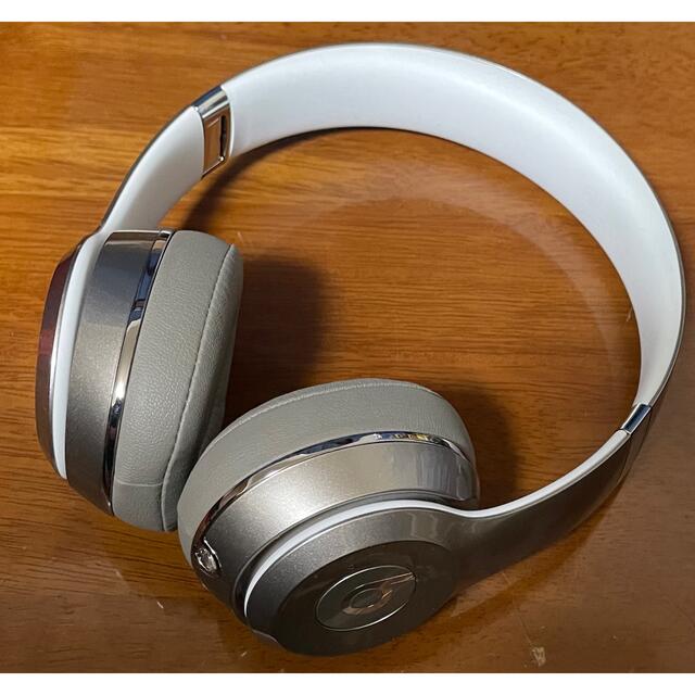 Beats by Dr Dre(ビーツバイドクタードレ)のBeats by Dr Dre SOLO2 LUXE EDITION シルバー スマホ/家電/カメラのオーディオ機器(ヘッドフォン/イヤフォン)の商品写真