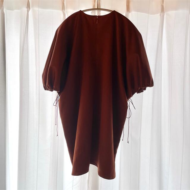 CLANE(クラネ)のlouren satin gather sleeve blouse レディースのトップス(シャツ/ブラウス(半袖/袖なし))の商品写真