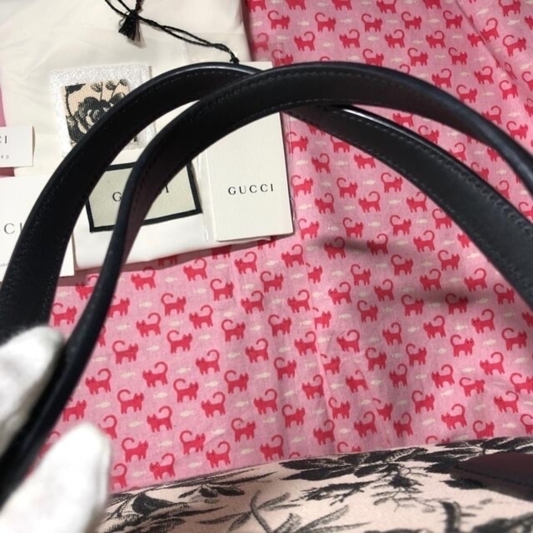 Gucci(グッチ)の⭐️グッチGGリボンハーバリウムトートバッグ⭐️花柄　モノトーン レディースのバッグ(トートバッグ)の商品写真