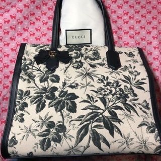 グッチ(Gucci)の⭐️グッチGGリボンハーバリウムトートバッグ⭐️花柄　モノトーン(トートバッグ)