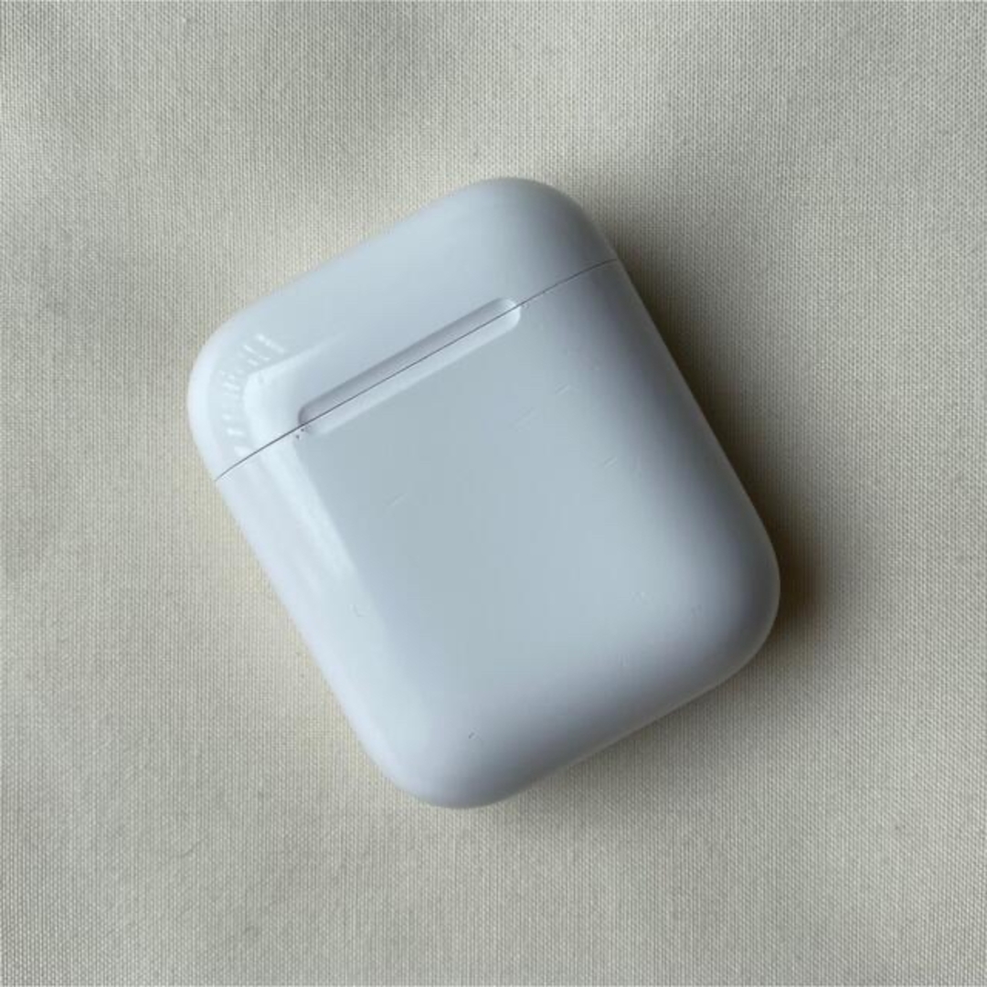 Apple(アップル)のエアーポッツ　AirPods エアーポッズ　充電ケース　充電機　充電　純正　正規 スマホ/家電/カメラのオーディオ機器(ヘッドフォン/イヤフォン)の商品写真