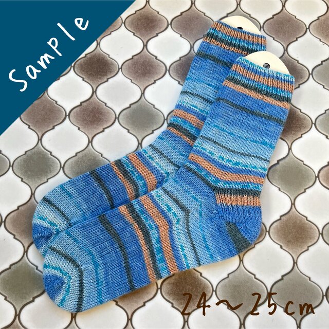 ハンドメイド《sample》オパール毛糸　靴下　手編み 11121　24〜25cm