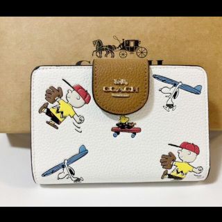 COACH - COACH コーチ 二つ折り財布 peanutsコラボ スヌーピーの通販