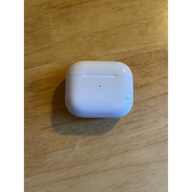 Apple(アップル)のAirPods 第3世代　ケースのみ スマホ/家電/カメラのオーディオ機器(ヘッドフォン/イヤフォン)の商品写真