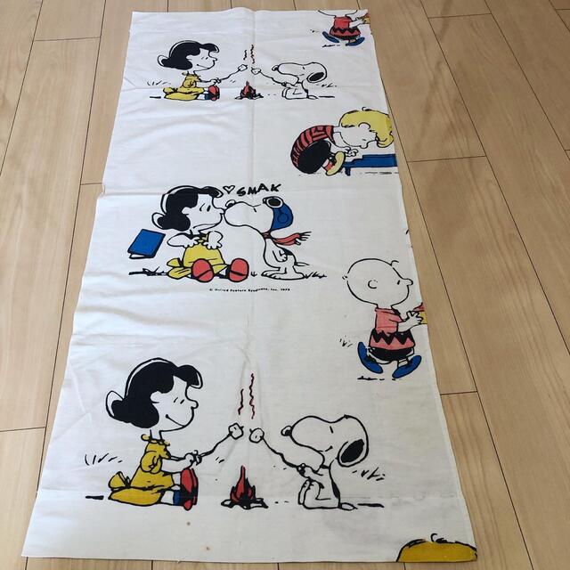 SNOOPY(スヌーピー)の🌜ビンテージ　カーテン🌛スヌーピー  シーツ  ハンドメイドの素材/材料(生地/糸)の商品写真