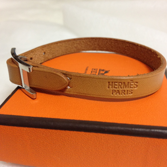 Hermes(エルメス)の送料込み！美品HERMESレザーブレス☆ レディースのアクセサリー(ブレスレット/バングル)の商品写真