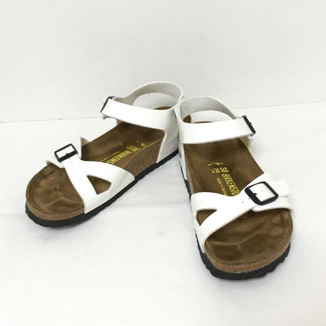 BIRKENSTOCK(ビルケンシュトック)のビルケンシュトック サンダル 38 - 白 レディースの靴/シューズ(サンダル)の商品写真