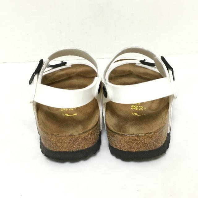 BIRKENSTOCK(ビルケンシュトック)のビルケンシュトック サンダル 38 - 白 レディースの靴/シューズ(サンダル)の商品写真