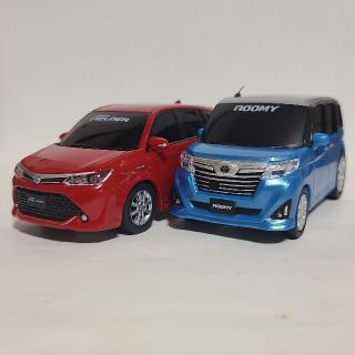 トヨタ(トヨタ)のトヨタ カローラフィールダー&ルーミー プルバックカー 2台セット(ミニカー)