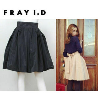 フレイアイディー(FRAY I.D)のFRAY I.D  メモリーリボンスカート フレア　ブラック　バックリボン(ひざ丈スカート)