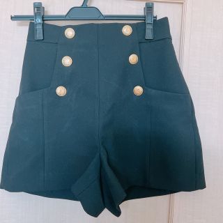 ザラ(ZARA)のZARA ゴールドボタンショートパンツ(ショートパンツ)