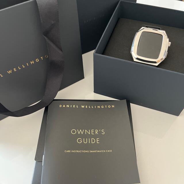Daniel Wellington(ダニエルウェリントン)の【美品】ダニエルウェリントン　Apple Watch ケース　シルバー　44mm メンズの時計(ラバーベルト)の商品写真