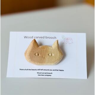 木彫りの猫のブローチ(コサージュ/ブローチ)