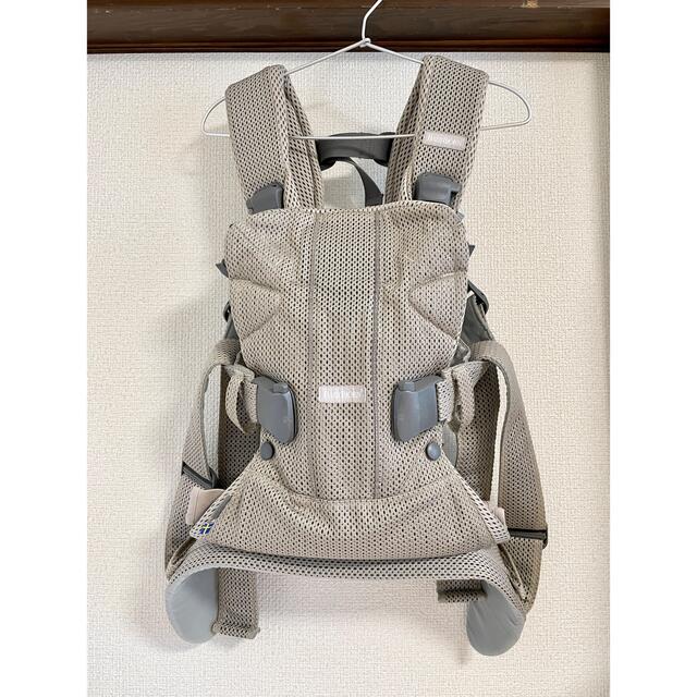 BABYBJORN(ベビービョルン)の【お値下げしました】ベビービョルン  ワンカイエアー  抱っこ紐　グレージュ キッズ/ベビー/マタニティの外出/移動用品(抱っこひも/おんぶひも)の商品写真