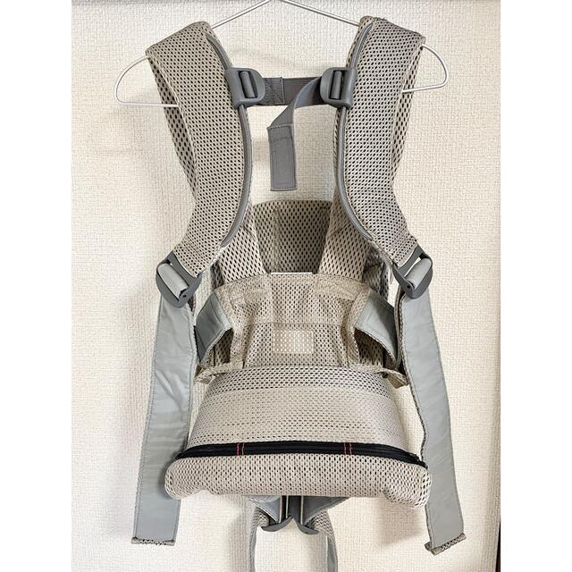 BABYBJORN(ベビービョルン)の【お値下げしました】ベビービョルン  ワンカイエアー  抱っこ紐　グレージュ キッズ/ベビー/マタニティの外出/移動用品(抱っこひも/おんぶひも)の商品写真