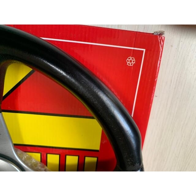 定番 MOMO RACE ステアリング 350mm モモステ 即決大歓迎 自動車 定番 MOMO RACE ステアリング 350mm モモステ 即決大歓迎 自動車