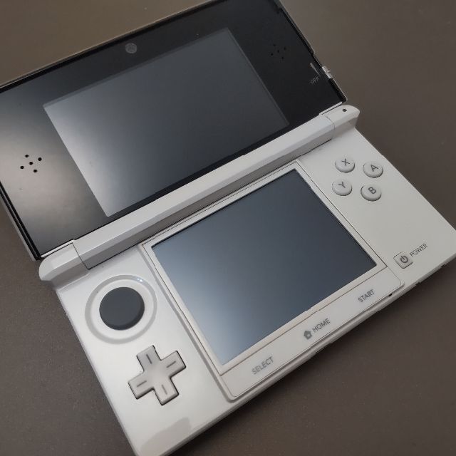 すぐに遊べる付属品セット！◆任天堂3DS 本体◆アイスホワイト◆85 2